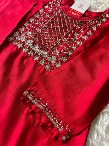 Red Embroidered kurta set with dupatta