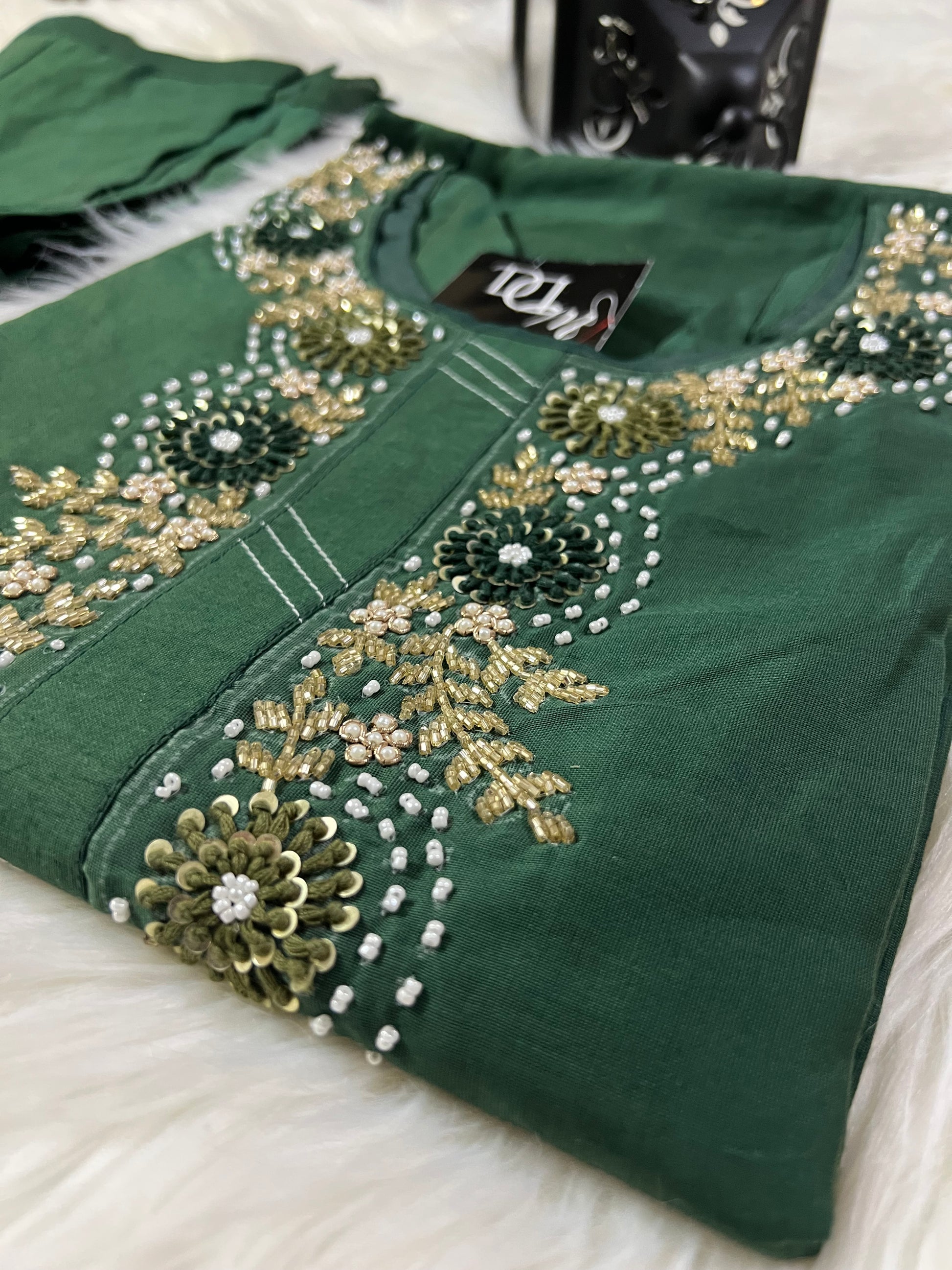 Green embroidered kurta set with dupatta - Prisachi Official