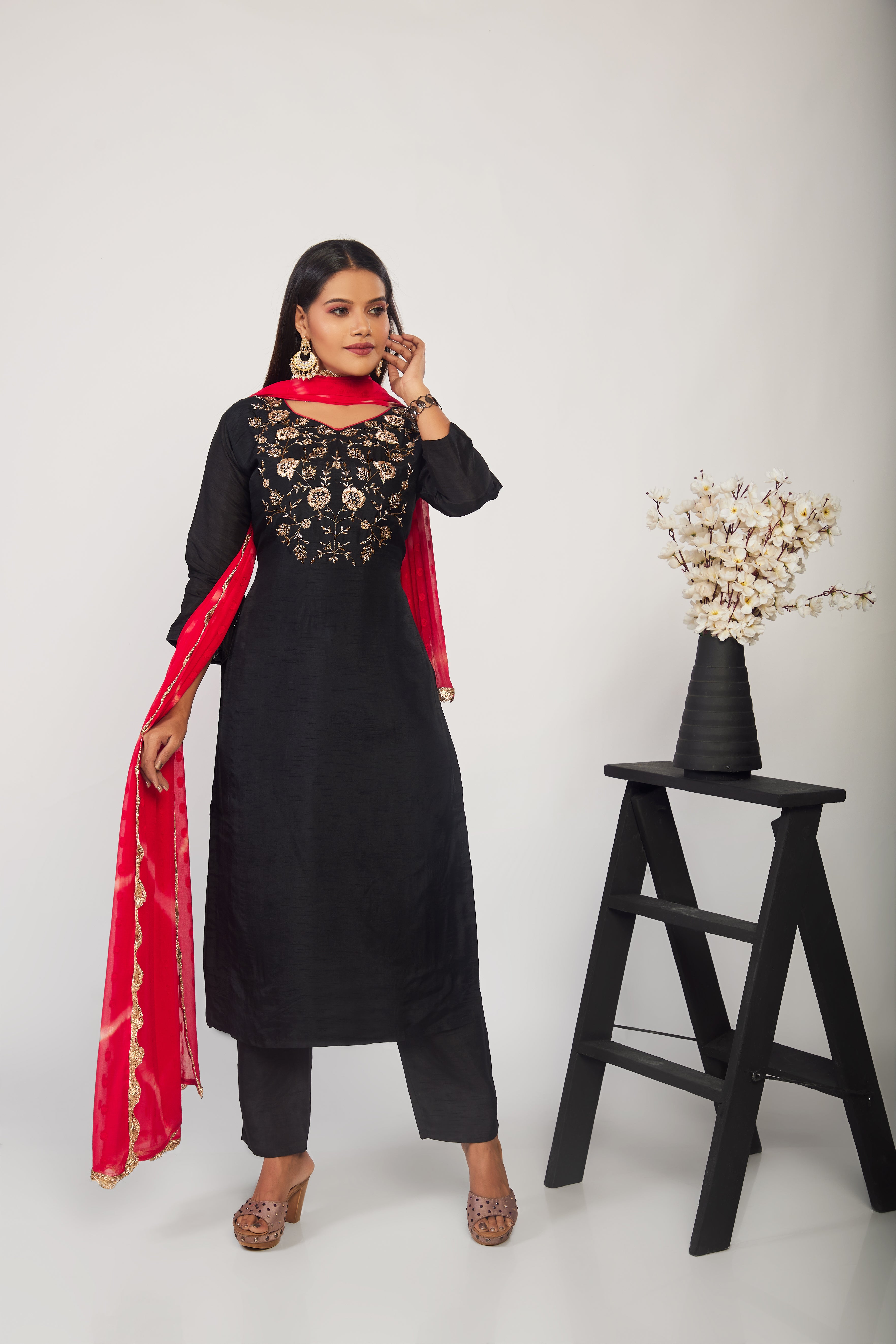 I WISHER Women's Straight Fit Kurti with Trouser Pants and Dupatta Printed  With Machine Embroidery Kurta, Trouser/Pant & Dupatta Set | gintaa.com